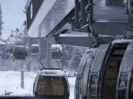 image of gondola at breckenridge ski resort